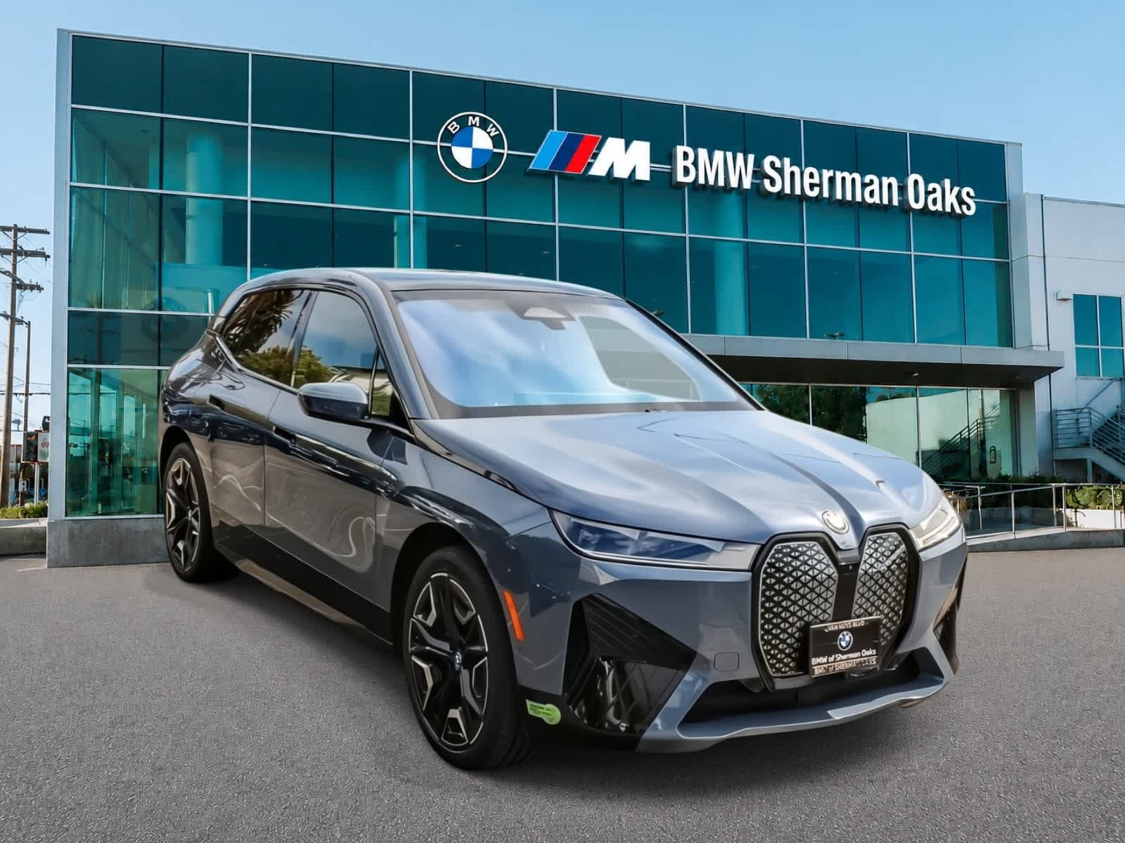 Used 2024 BMW iX xDrive50 w/ Sport Package AWD/4WD image 3