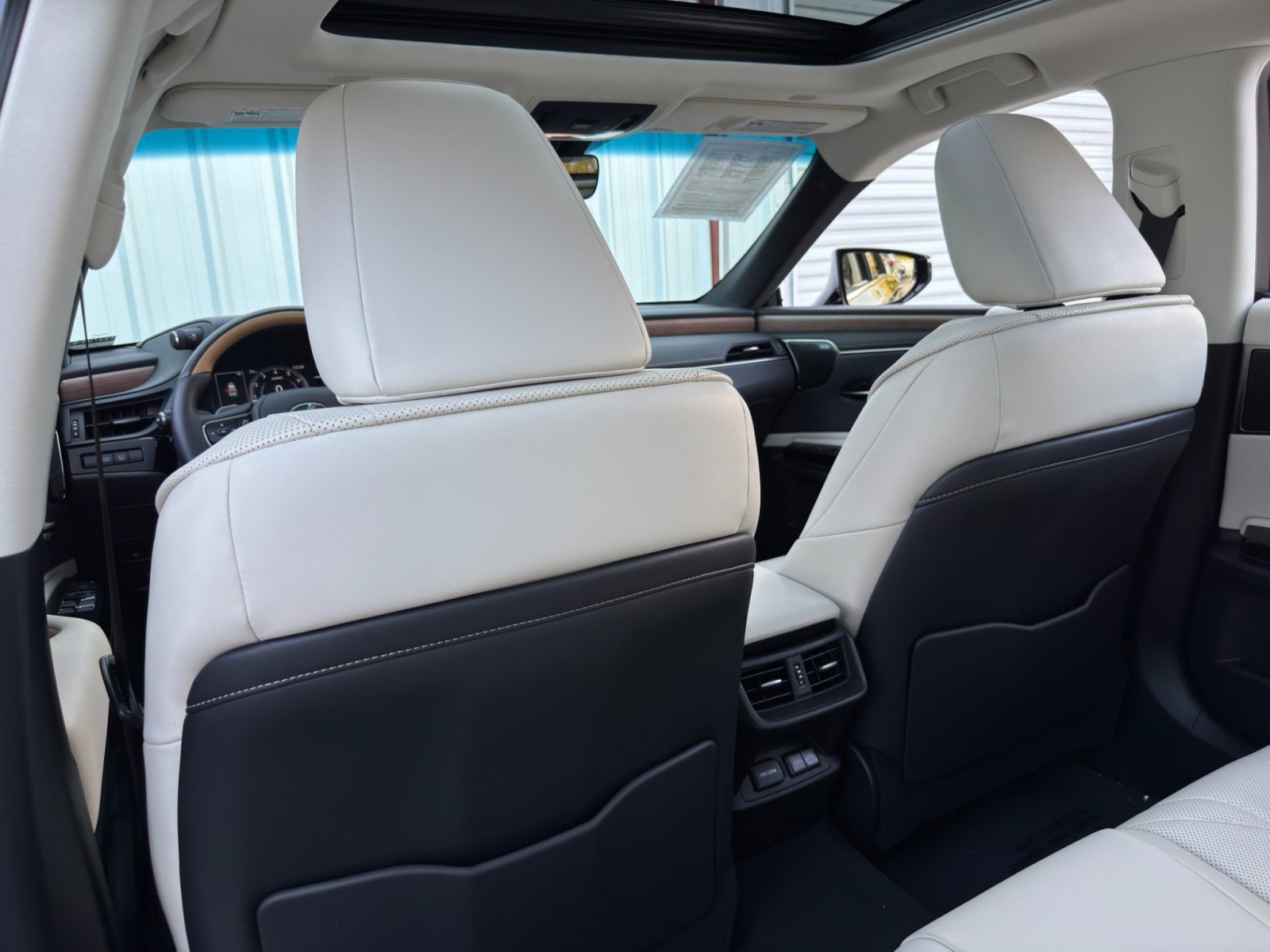 Used 2025 Lexus ES 350 Ultra Luxury w/ Accessory Package (Z1) image 41