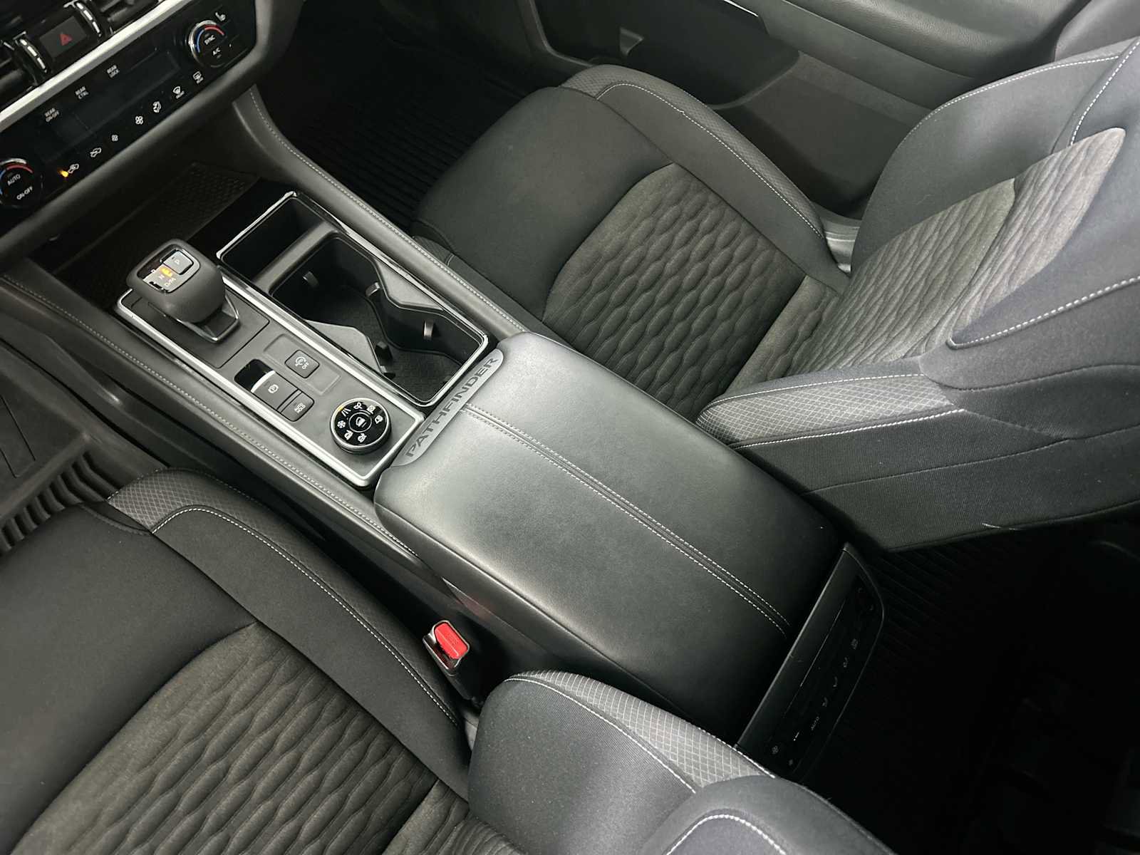 Used 2022 Nissan Pathfinder SV image 21