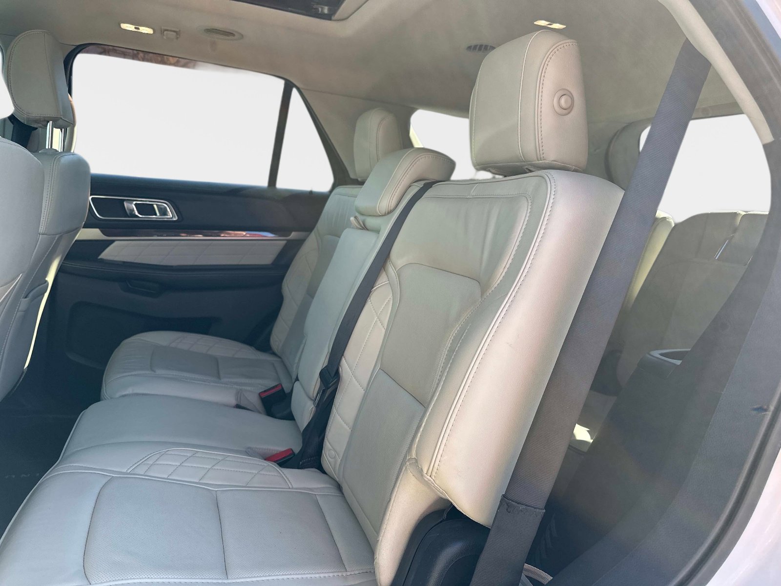 Used 2018 Ford Explorer Platinum image 14