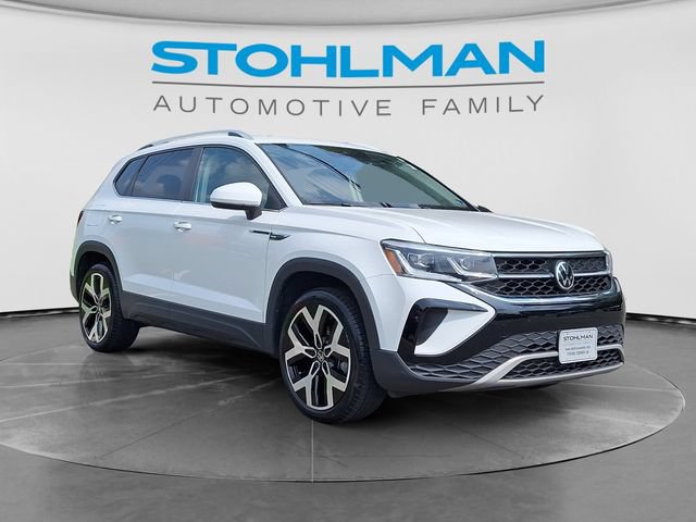 Certified 2022 Volkswagen Taos SEL w/ Panoramic Sunroof Package AWD/4WD image 3