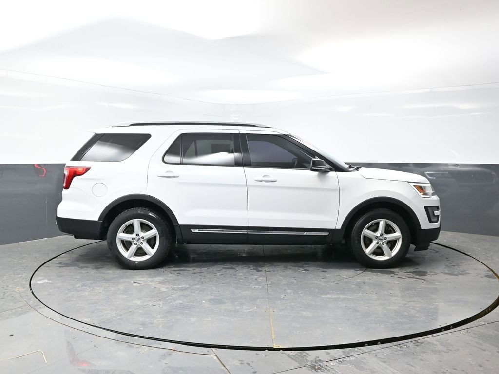 Used 2016 Ford Explorer XLT w/ Equipment Group 201A image 2