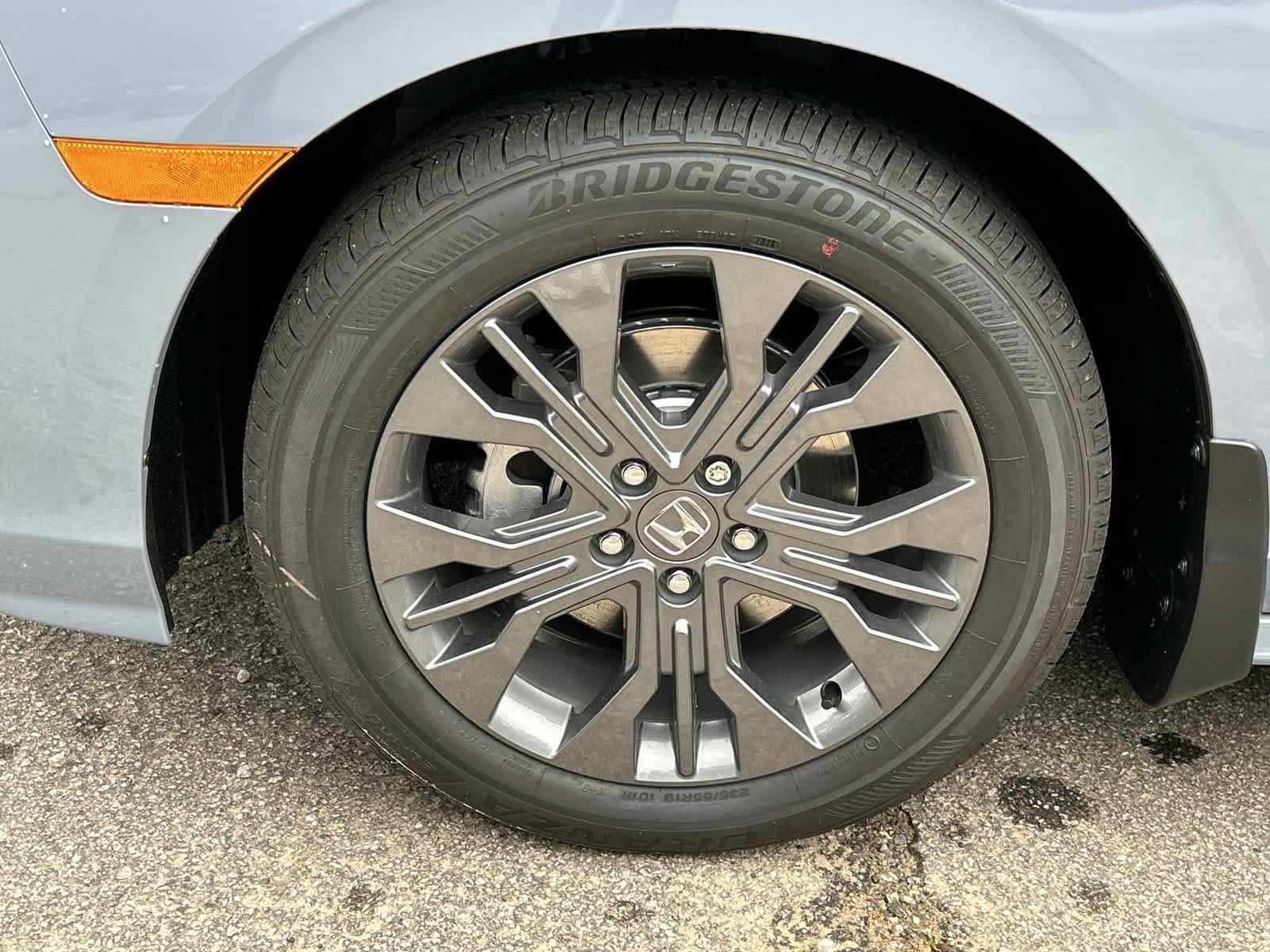 New 2026 Honda Odyssey Touring image 7