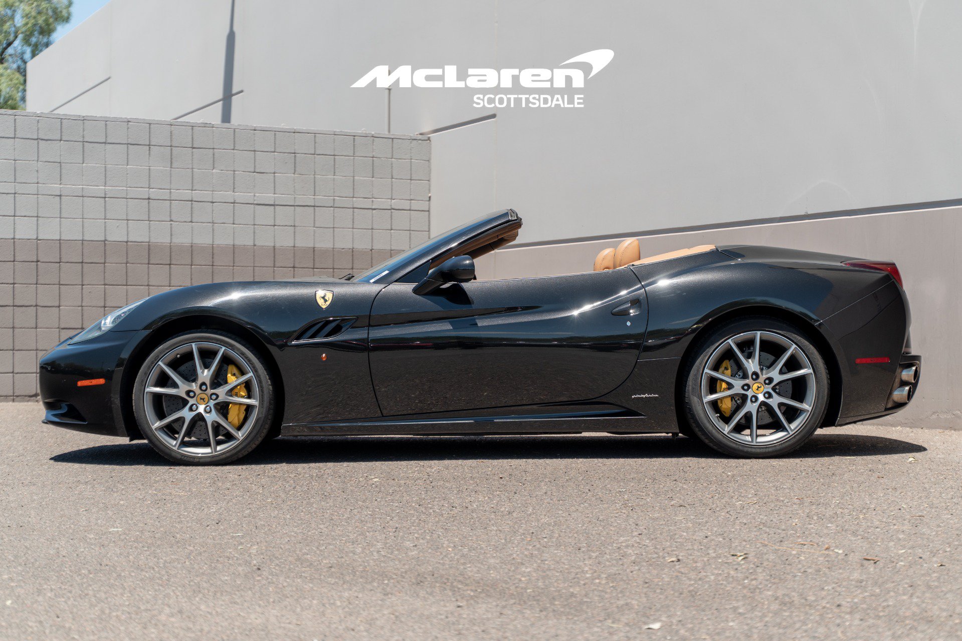 Used 2014 Ferrari California RWD image 4