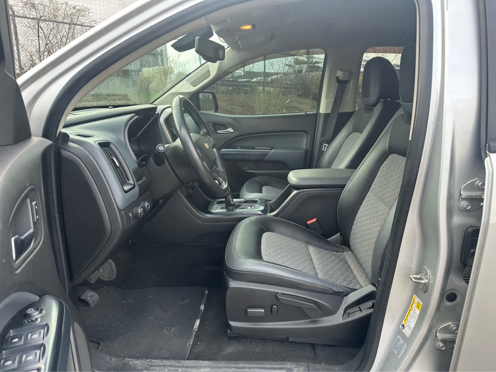 Used 2015 Chevrolet Colorado Z71 AWD/4WD image 9