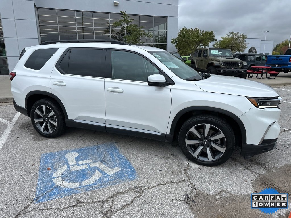 Used 2025 Honda Pilot Touring image 39