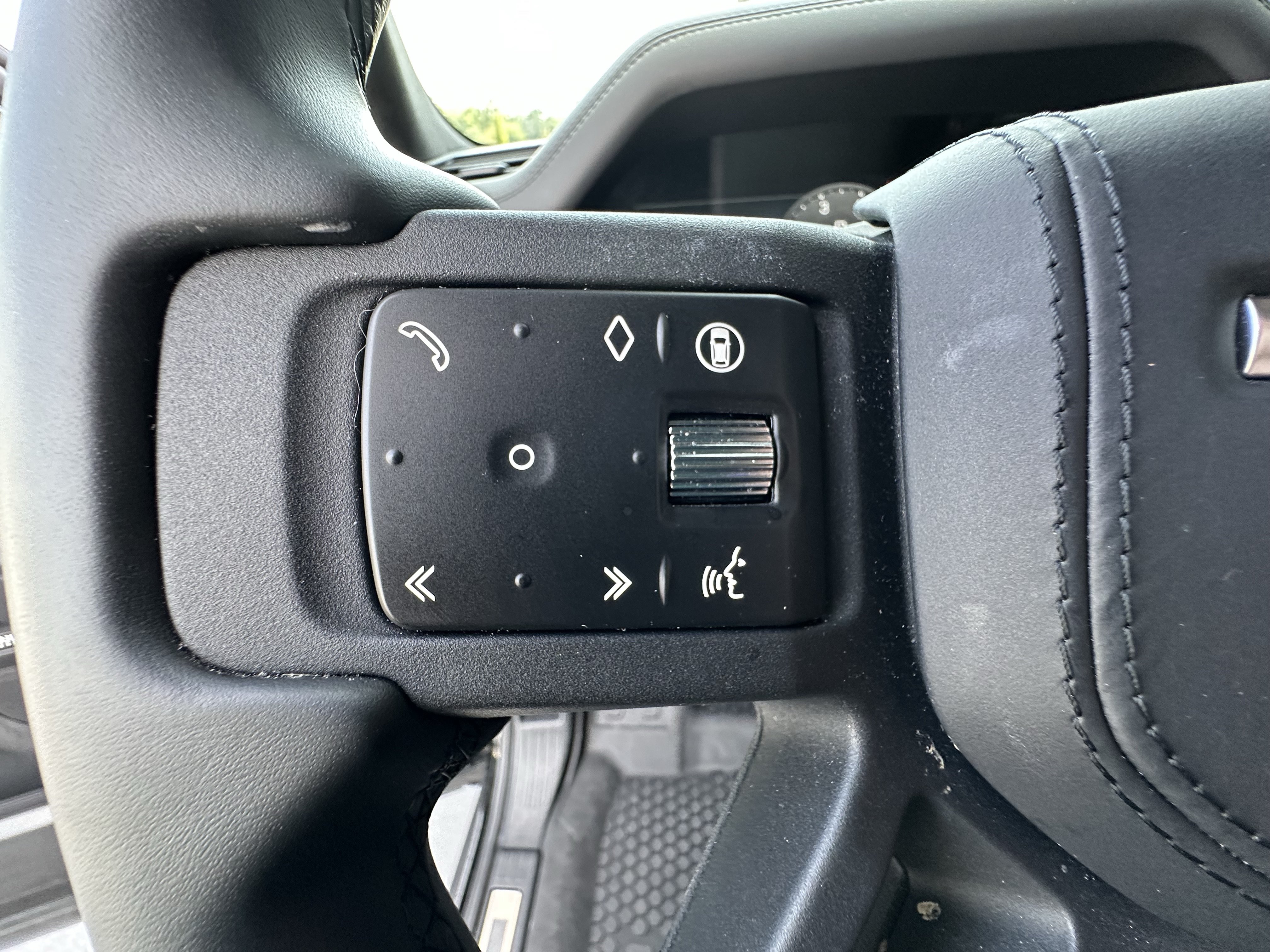 Used 2026 Land Rover Defender 110 V8 AWD/4WD image 19