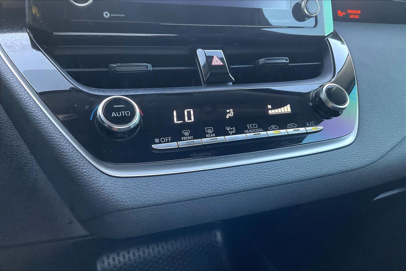 Used 2022 Toyota Corolla LE FWD image 32