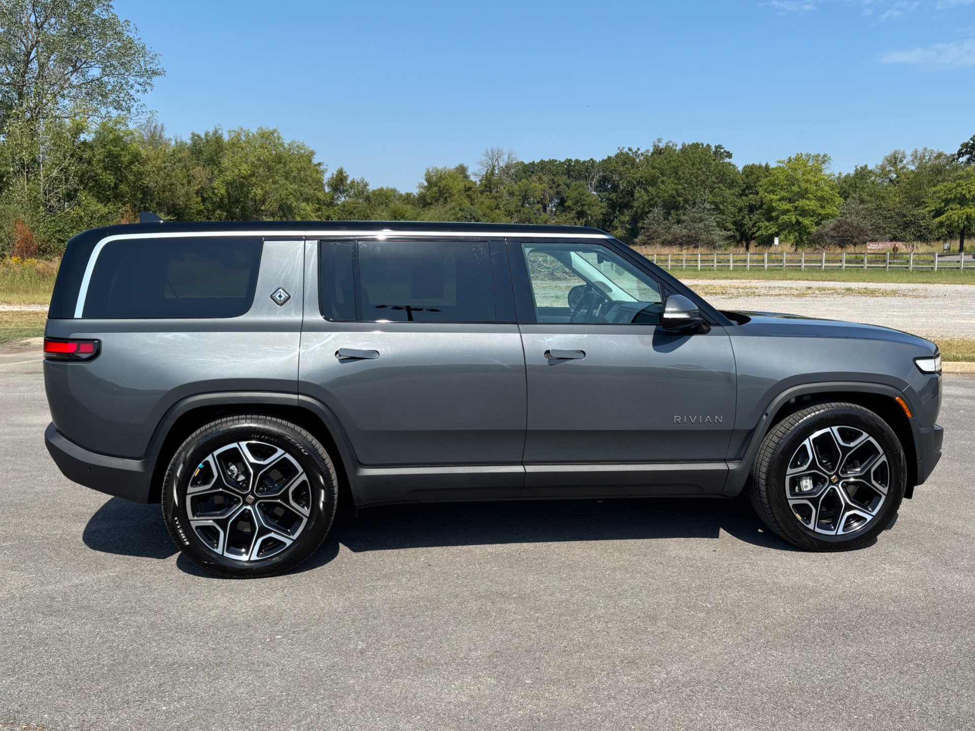 Used 2024 Rivian R1S Adventure Dual AWD/4WD image 8