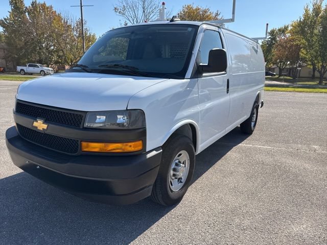 Used 2025 Chevrolet Express 3500 w/ Driver Convenience Package RWD image 4