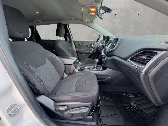 Used 2020 Jeep Cherokee Latitude FWD image 24