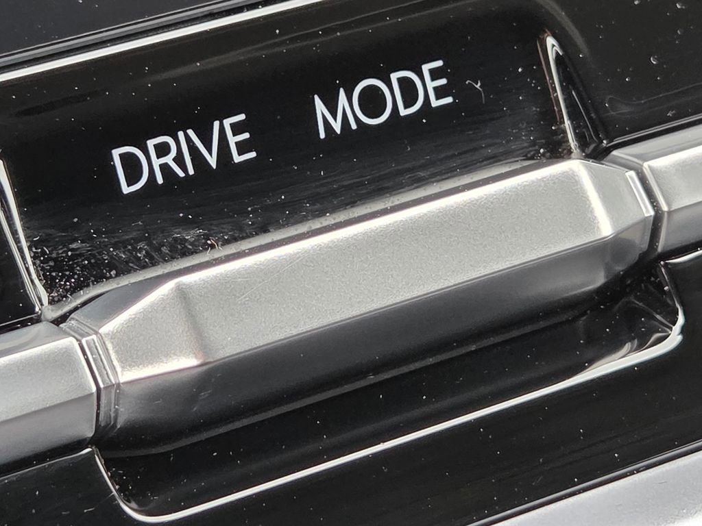 Used 2025 Hyundai Santa Fe SEL FWD image 17