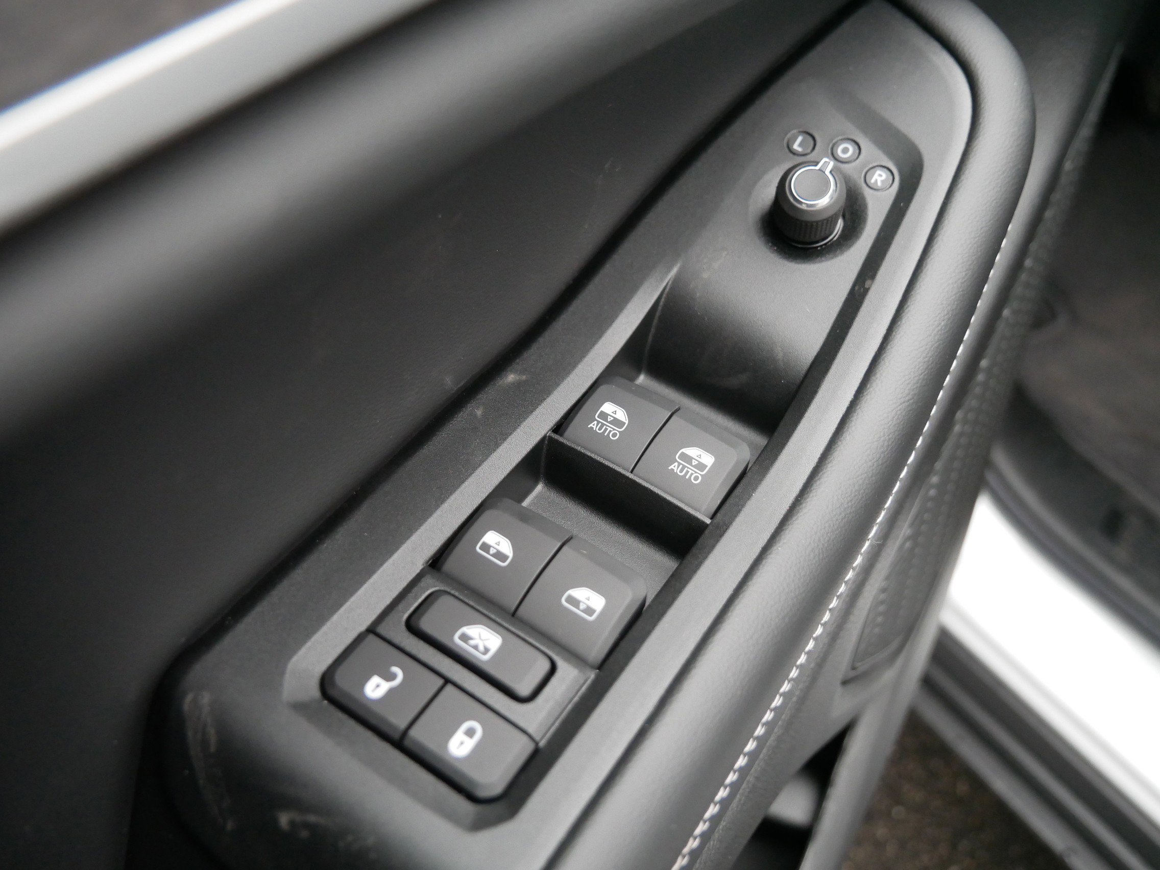 New 2025 Jeep Grand Cherokee Limited w/ Black Appearance Package image 7