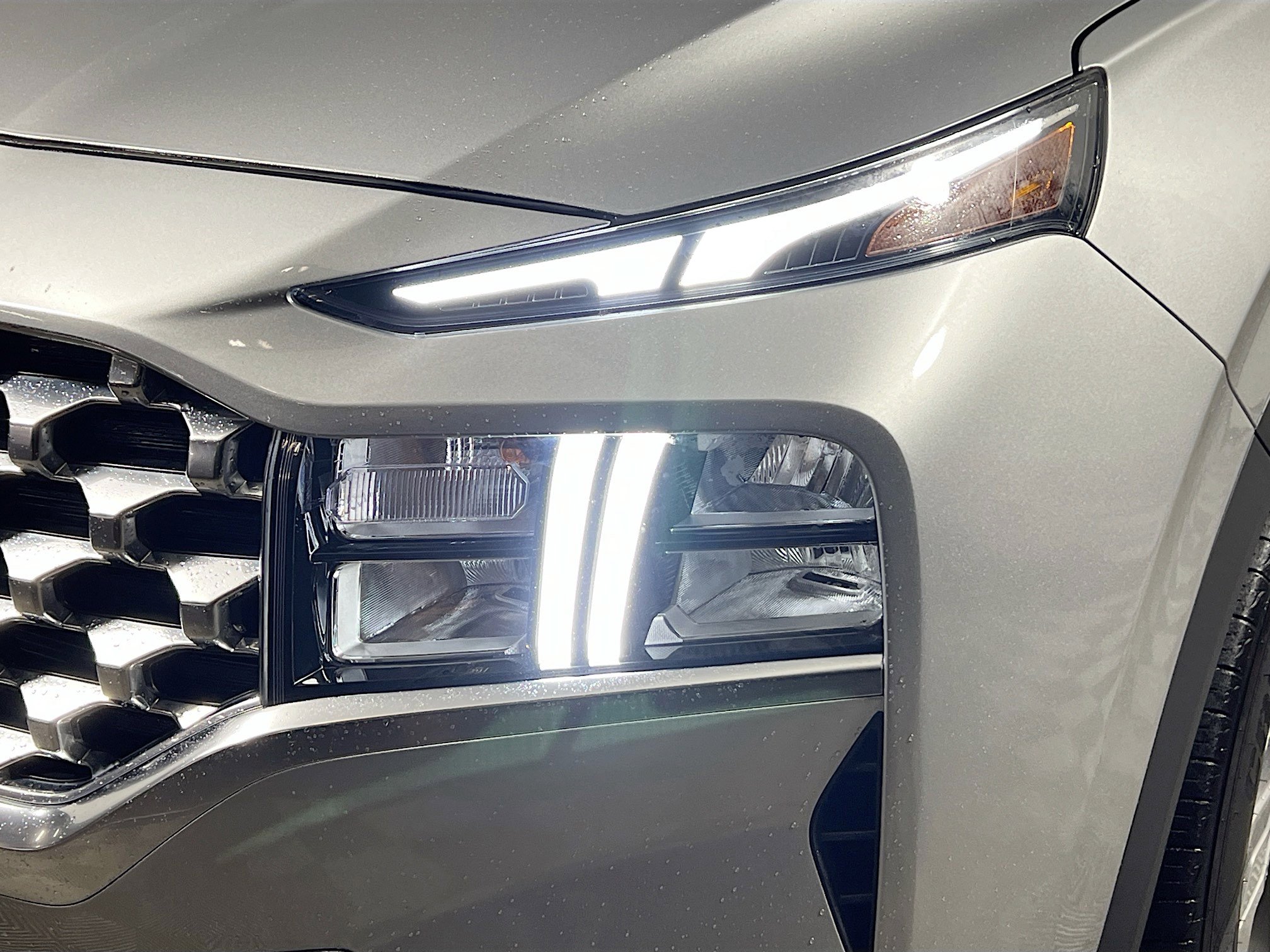 Used 2023 Hyundai Santa Fe SEL w/ Premium Package image 12