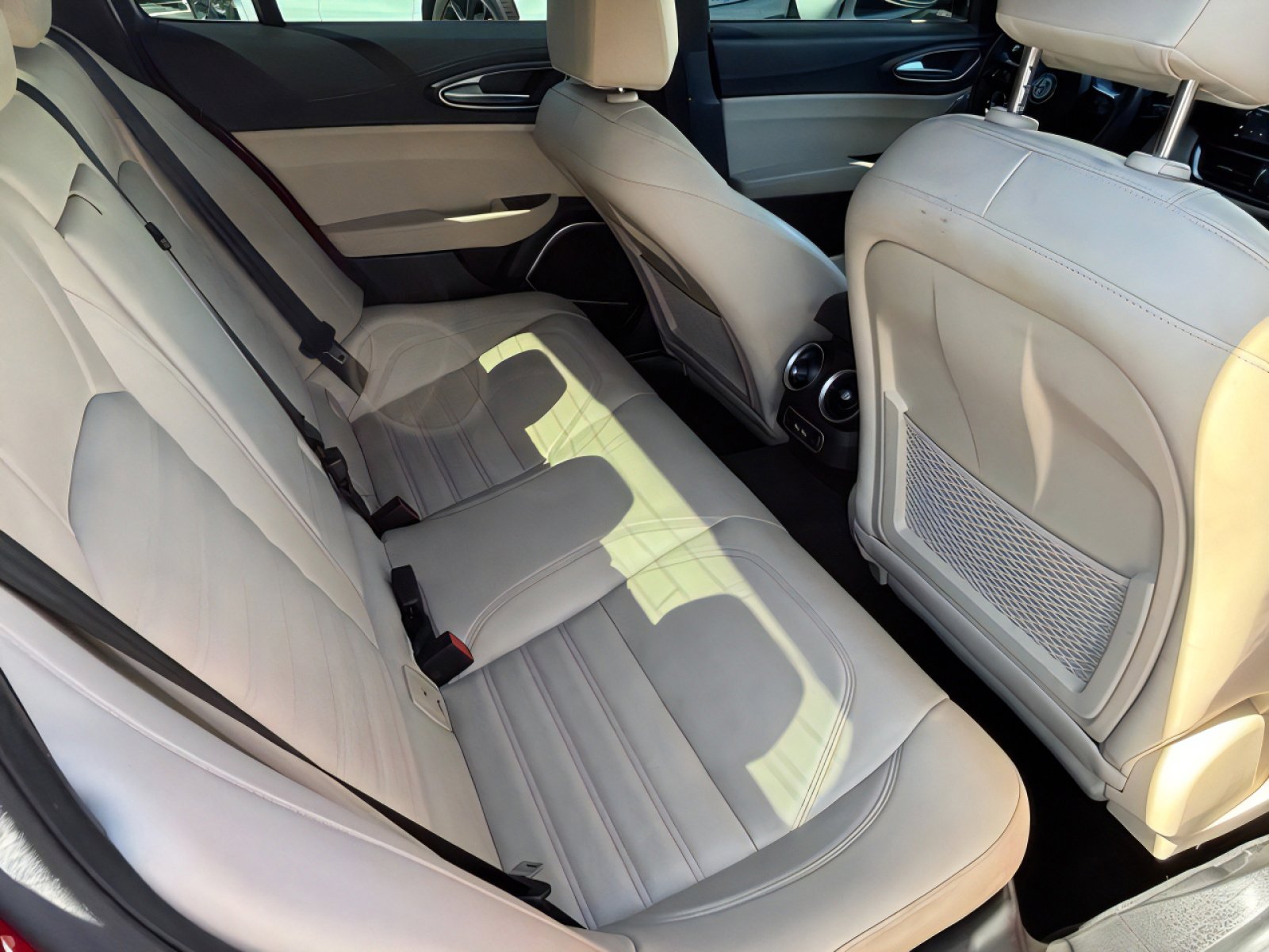 Used 2023 Alfa Romeo Giulia w/ Quick Order Package 22Z Lusso image 30