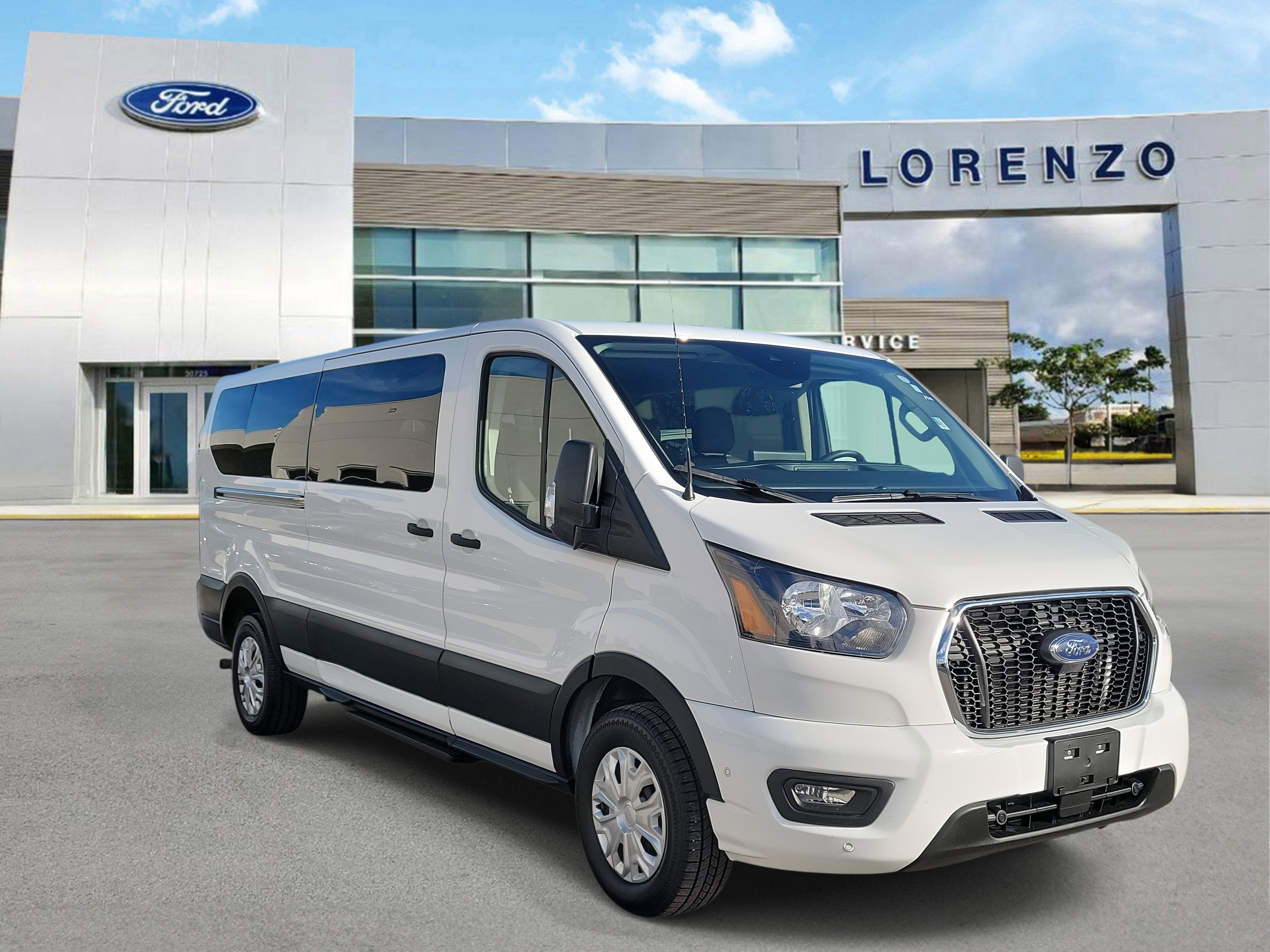 Used 2023 Ford Transit 350 XLT image 3