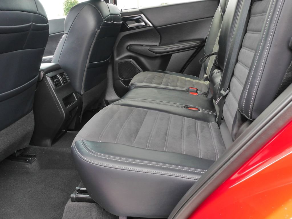 Used 2024 Mitsubishi Outlander SE Black Edition AWD/4WD image 18