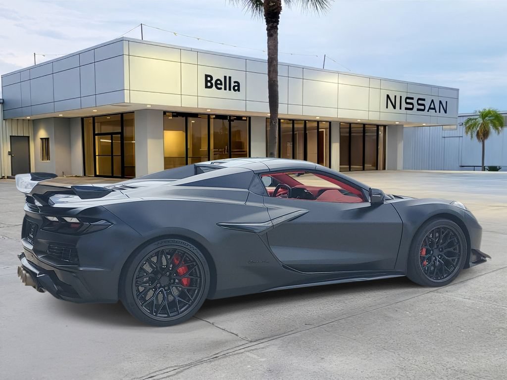Used 2024 Chevrolet Corvette Z06 w/ Z07 Performance Package RWD image 8