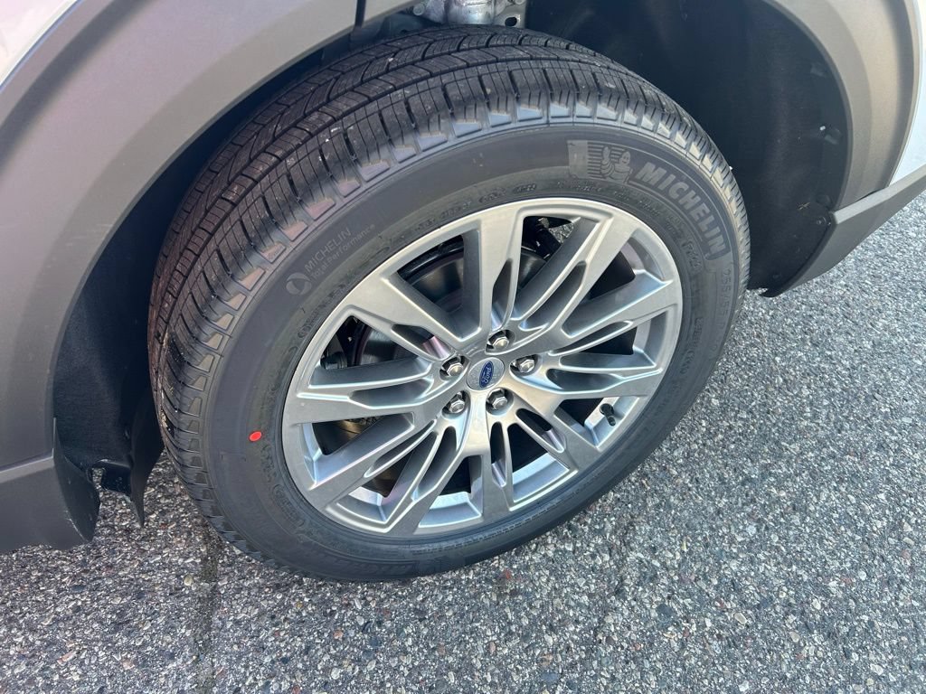 New 2026 Ford Explorer Active w/ Active Comfort Package AWD/4WD image 9