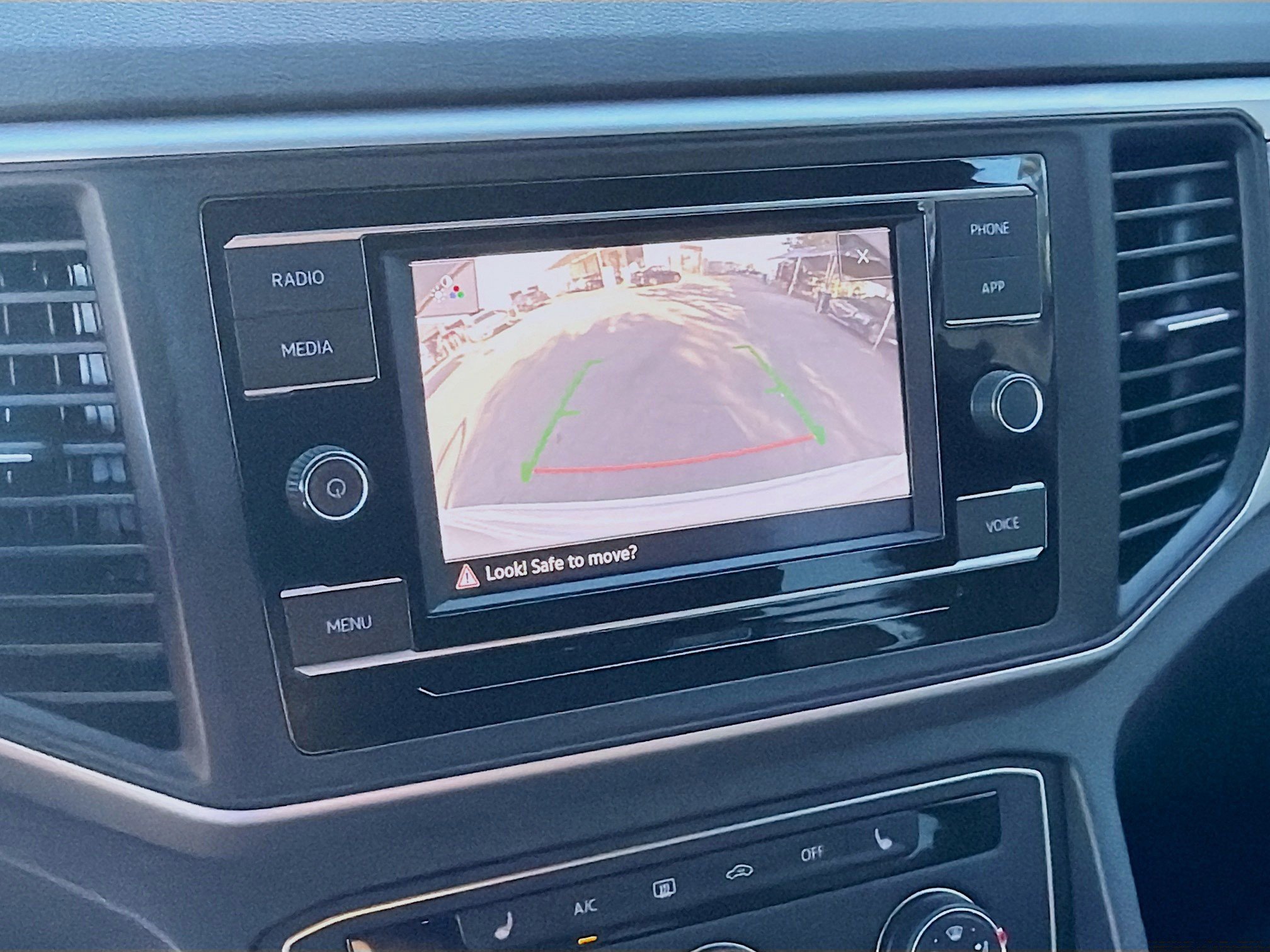 Used 2023 Volkswagen Atlas Cross Sport SE image 13