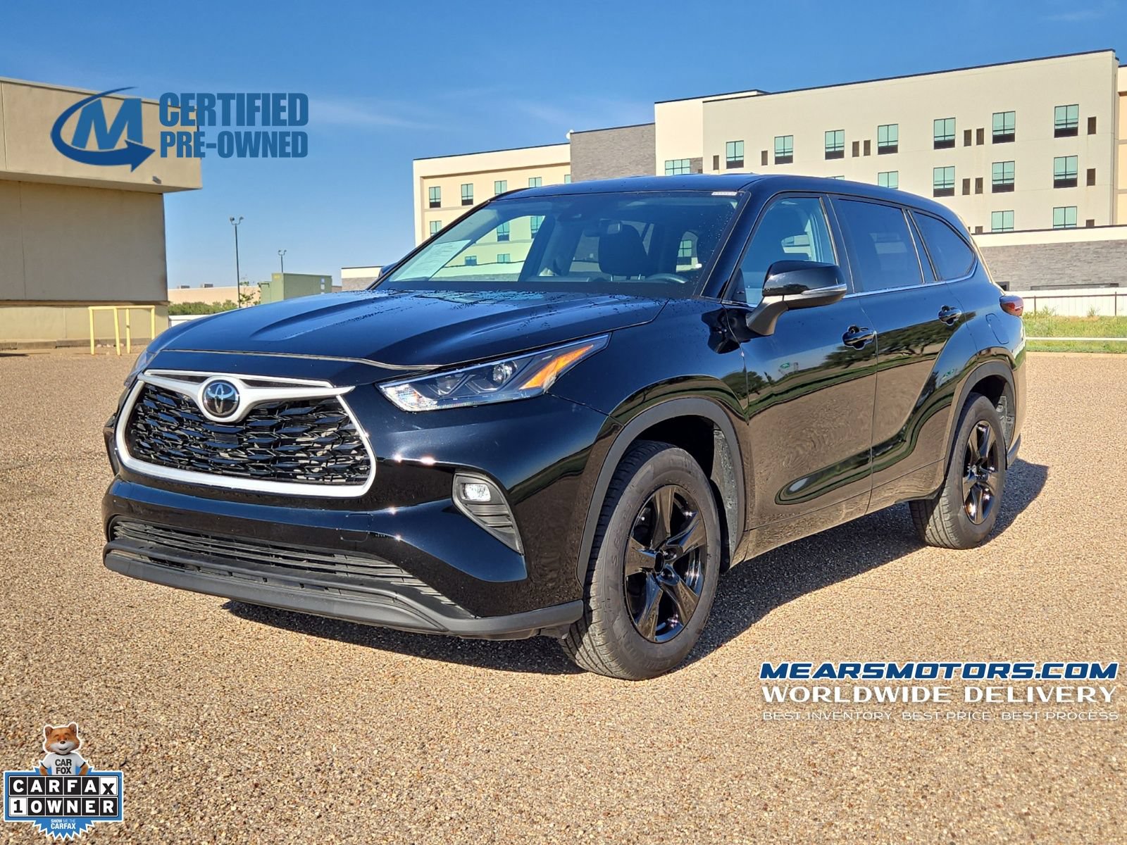 Used 2025 Toyota Highlander LE FWD image 1