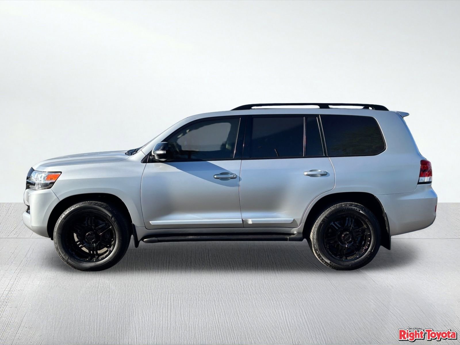 Used 2017 Toyota Land Cruiser AWD/4WD image 2