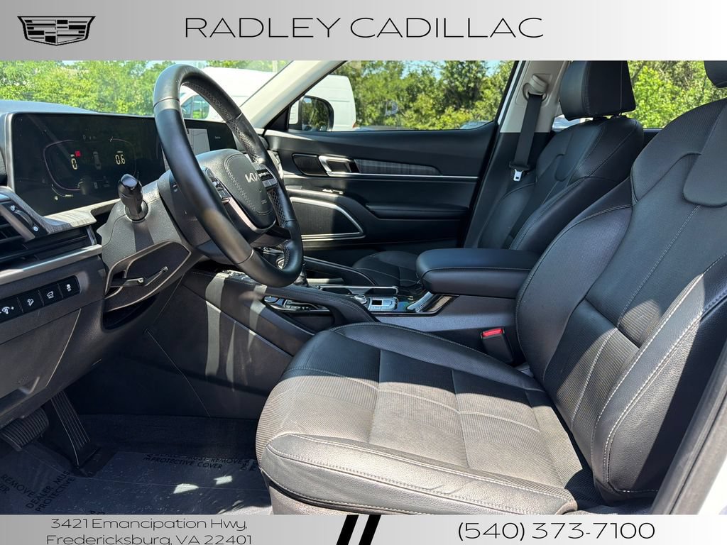Used 2023 Kia Telluride EX w/ EX Captain's Chair Package AWD/4WD image 3