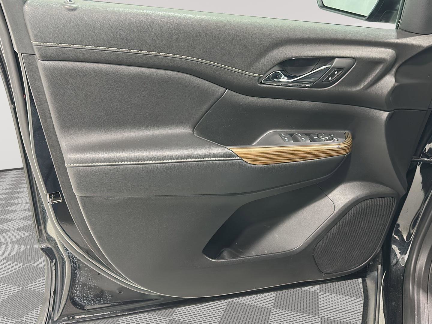 Used 2021 GMC Acadia SLE w/ Elevation Edition image 18