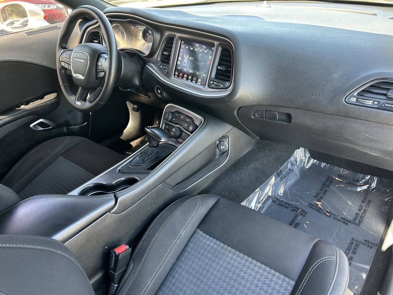 Used 2019 Dodge Challenger SXT image 9
