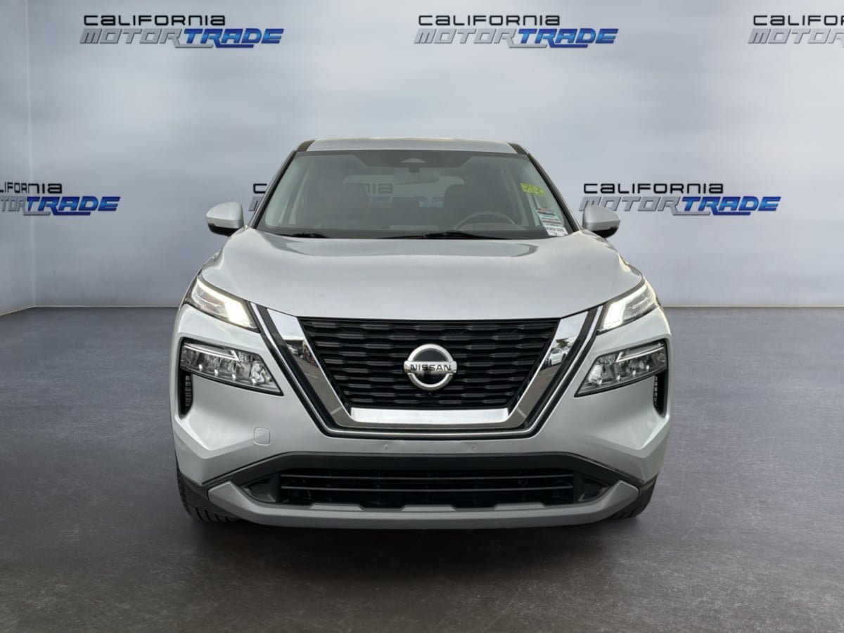 Used 2021 Nissan Rogue SV FWD image 2