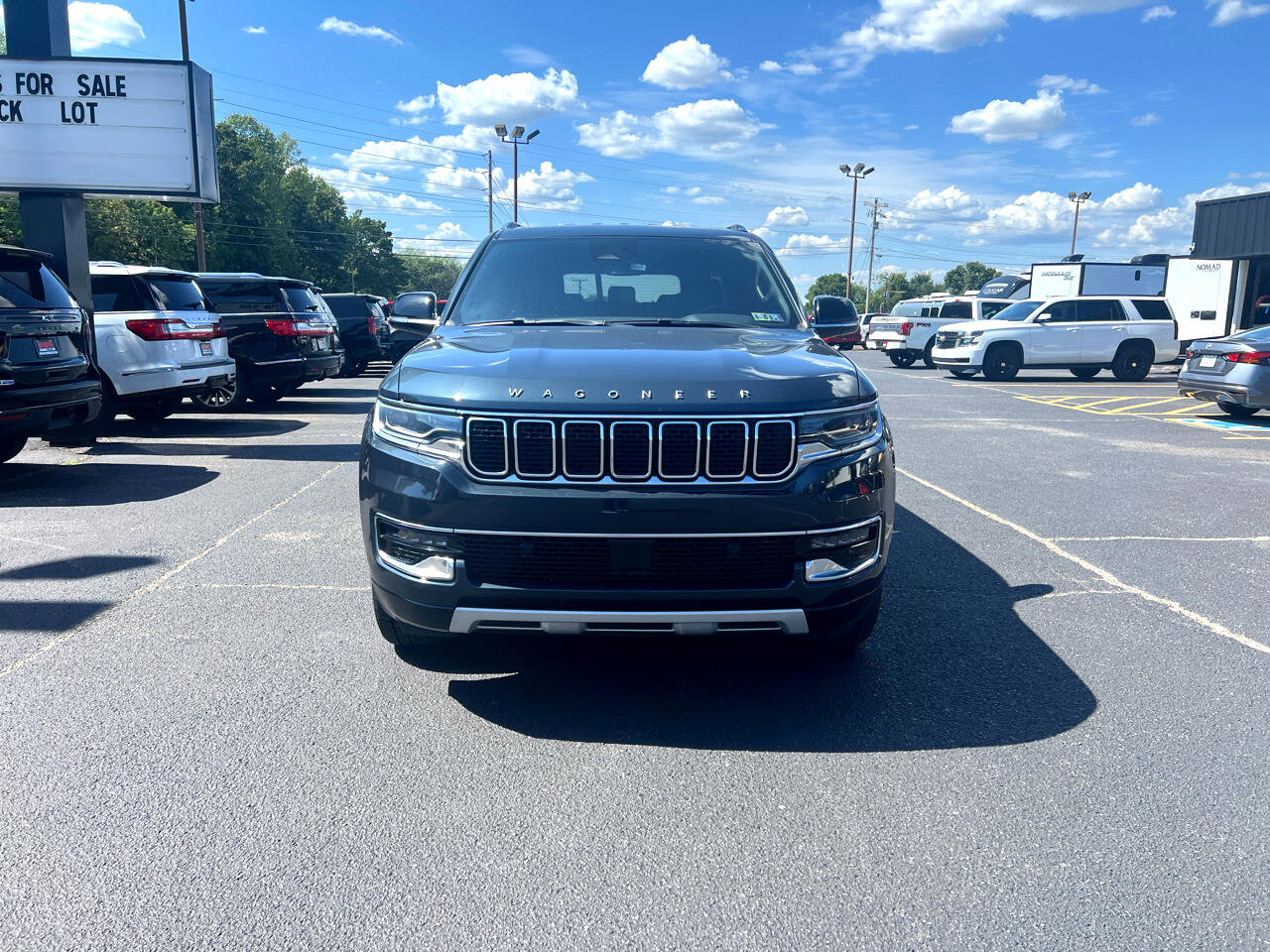 Used 2023 Jeep Wagoneer L Series II image 2