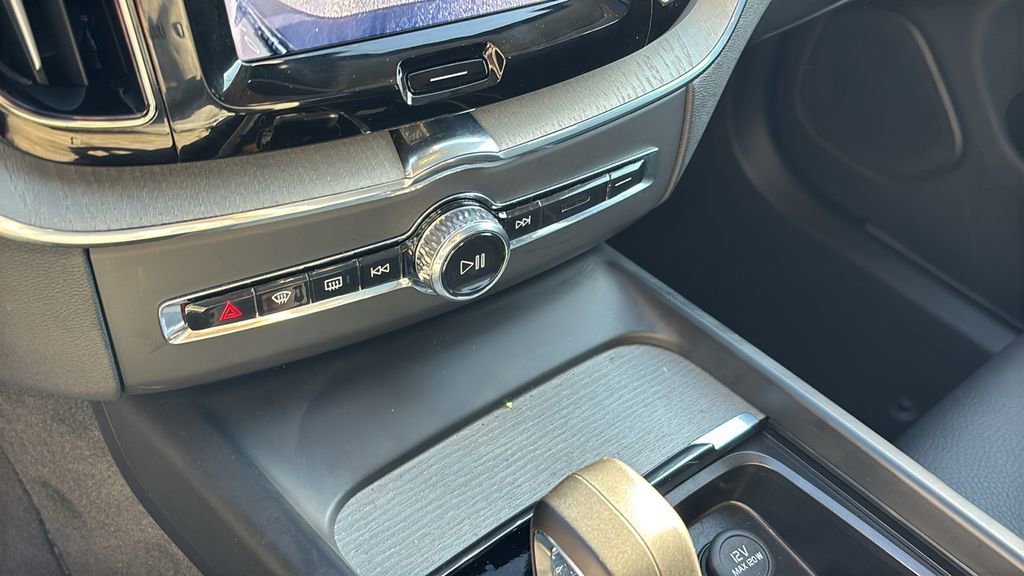 Certified 2025 Volvo XC60 B5 Plus AWD/4WD image 20