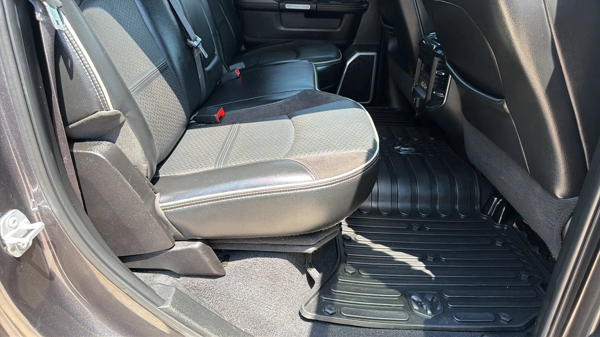 Used 2019 RAM 2500 Laramie AWD/4WD image 18