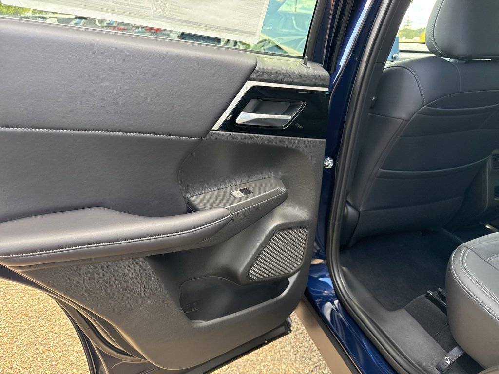 New 2025 Mitsubishi Outlander SE image 19