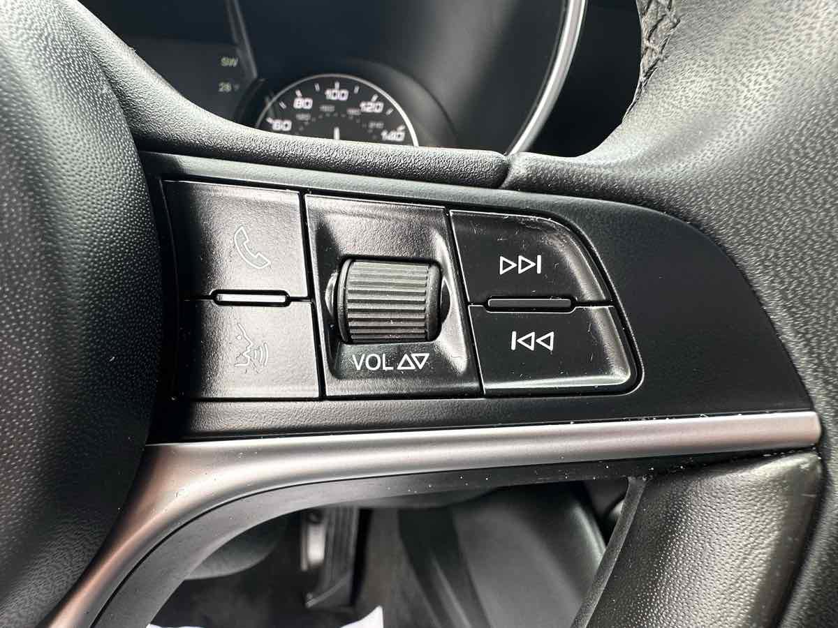 Used 2017 Alfa Romeo Giulia AWD image 31