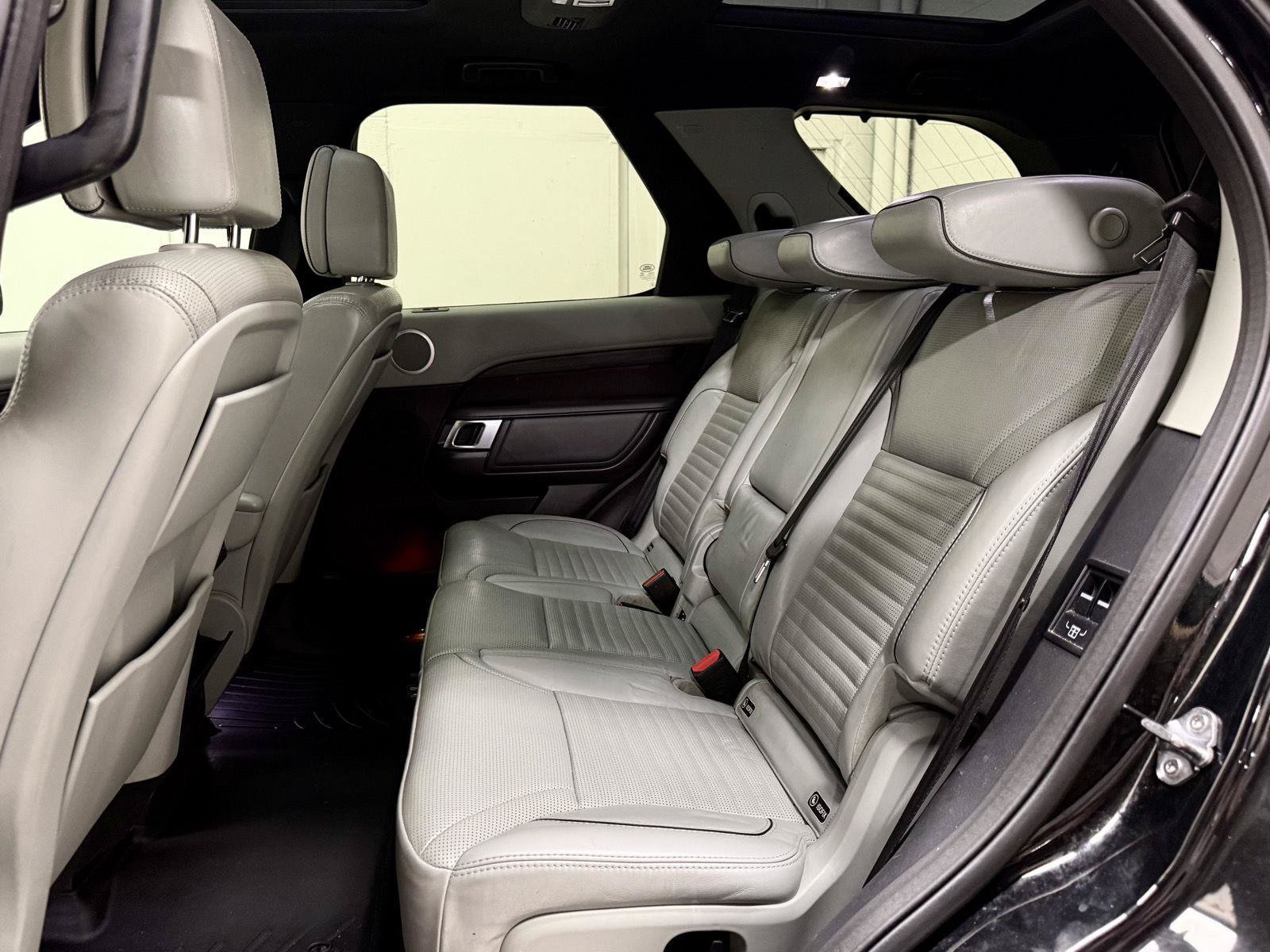 Used 2017 Land Rover Discovery HSE Luxury AWD/4WD image 17