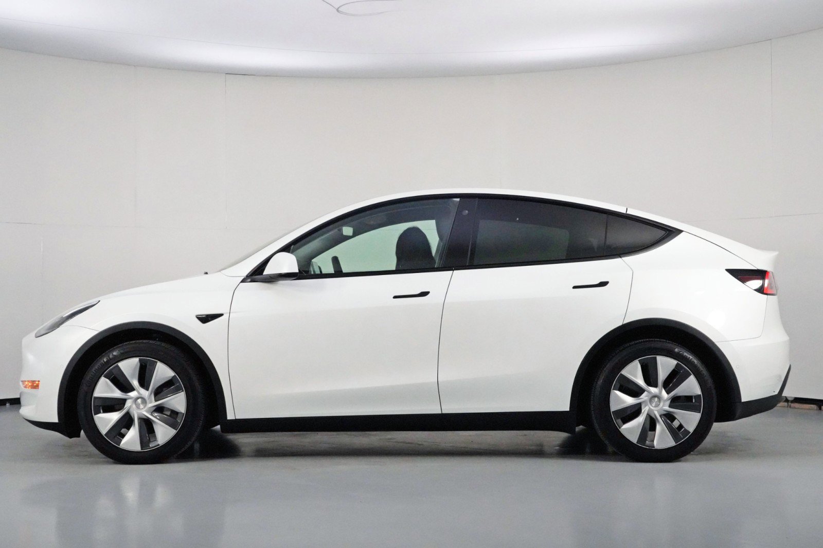 Used 2021 Tesla Model Y Long Range image 9