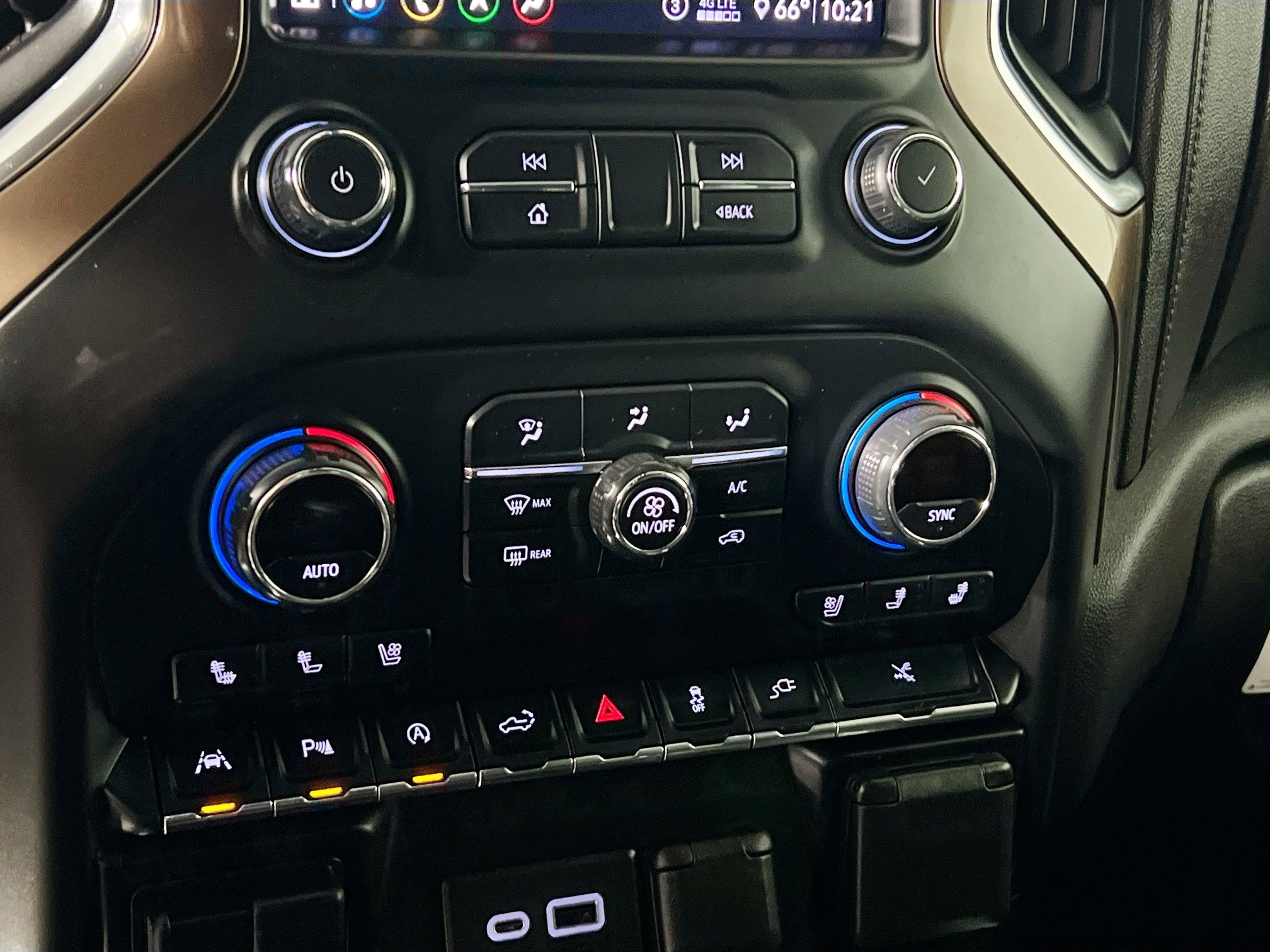 Used 2020 Chevrolet Silverado 1500 High Country w/ Technology Package image 27