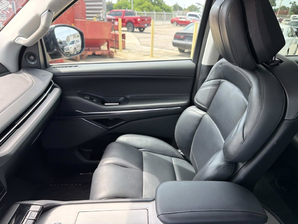 Certified 2025 Lincoln Navigator L Reserve AWD/4WD image 17