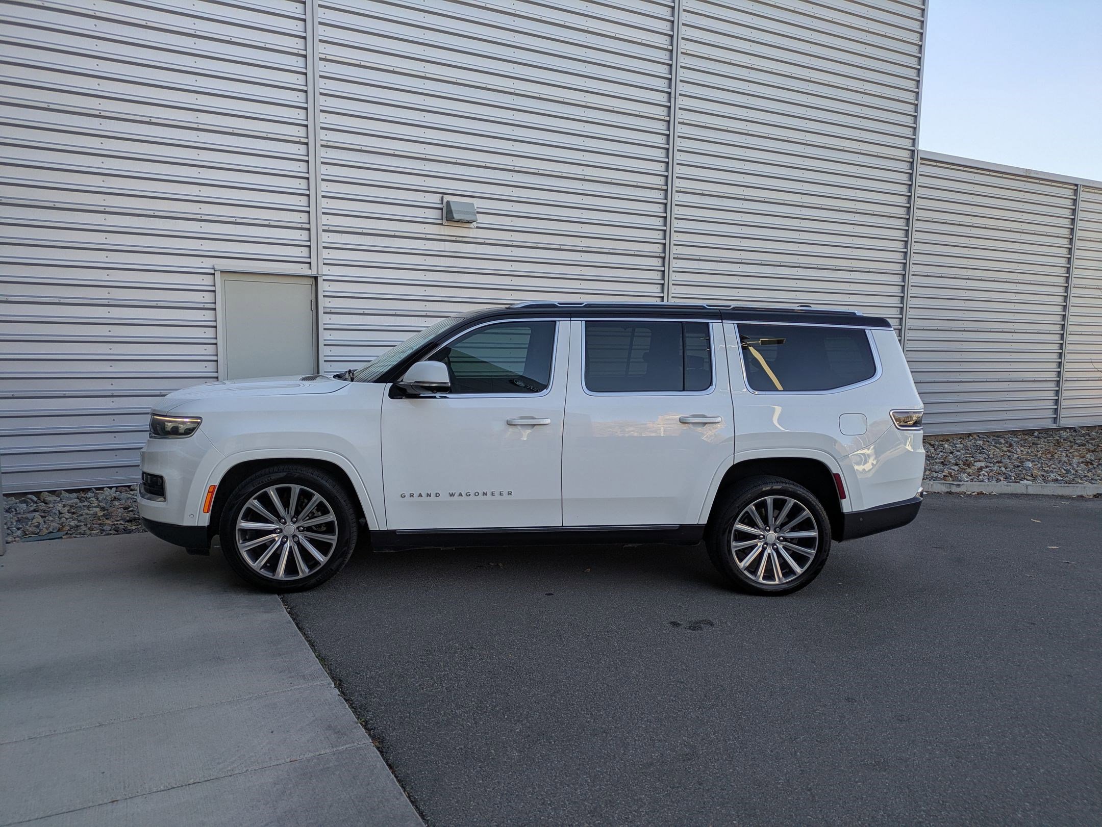 Used 2022 Jeep Grand Wagoneer Series II w/ Convenience Group III image 2