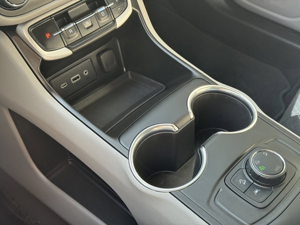 Used 2023 GMC Terrain SLE image 16