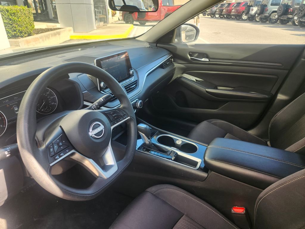 Used 2024 Nissan Altima 2.5 SV image 19