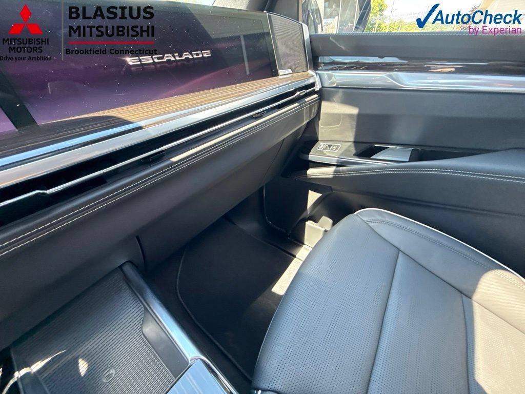 Used 2026 Cadillac Escalade Luxury AWD/4WD image 42