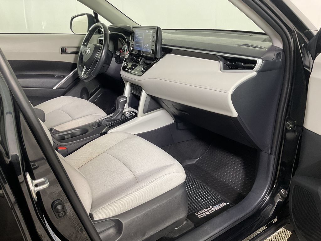 Used 2022 Toyota Corolla Cross LE AWD/4WD image 24