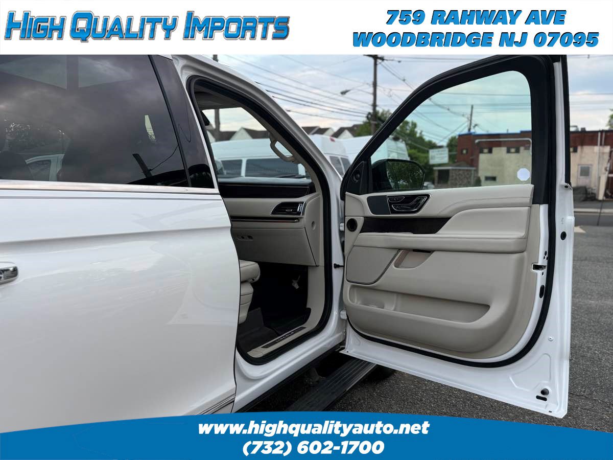 Used 2018 Lincoln Navigator Select w/ Technology Package AWD/4WD image 24