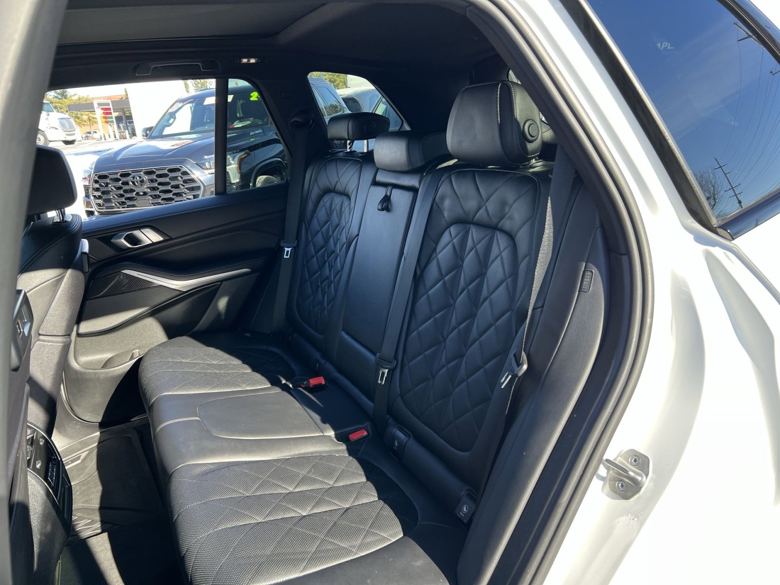 Used 2023 BMW X5 M50i w/ Climate Comfort Package image 25