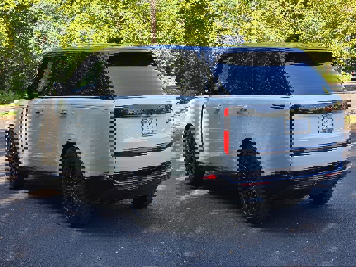 Used 2023 Land Rover Range Rover SE image 4