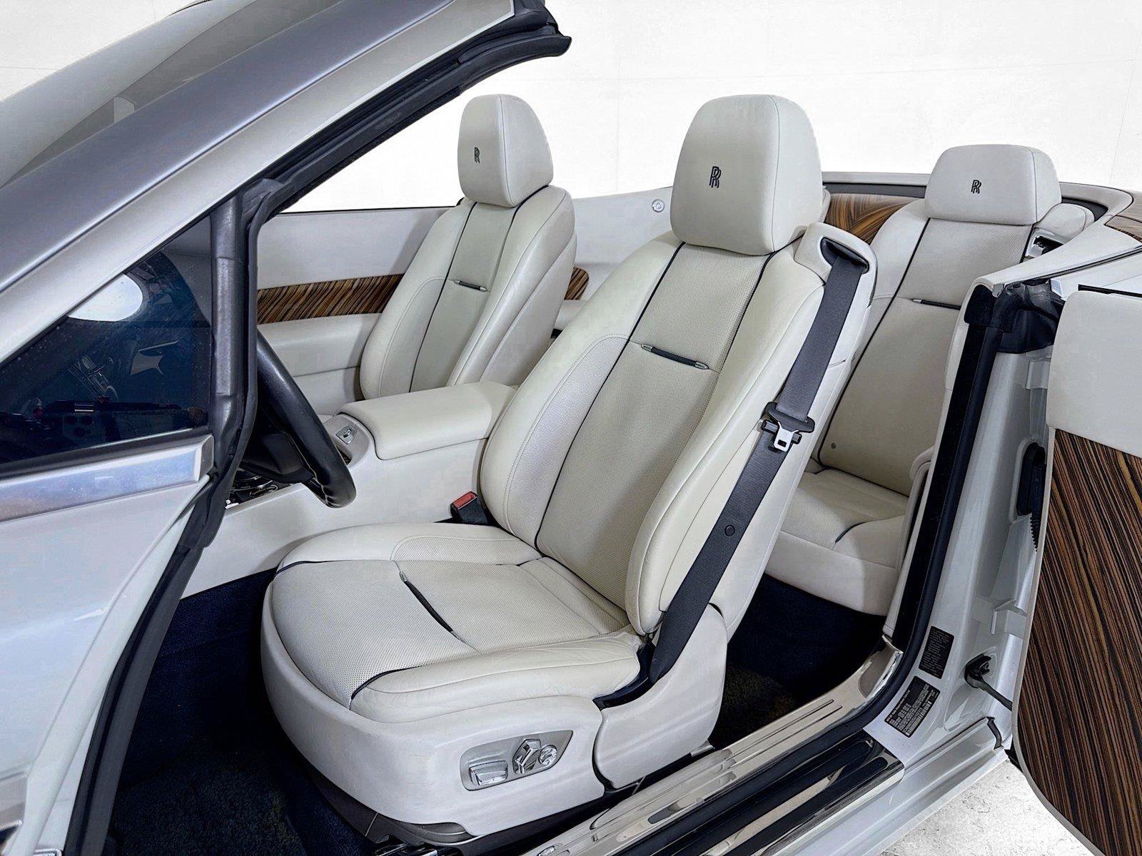 Used 2016 Rolls-Royce Dawn RWD image 15