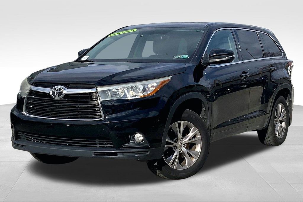 Used 2015 Toyota Highlander LE image 2