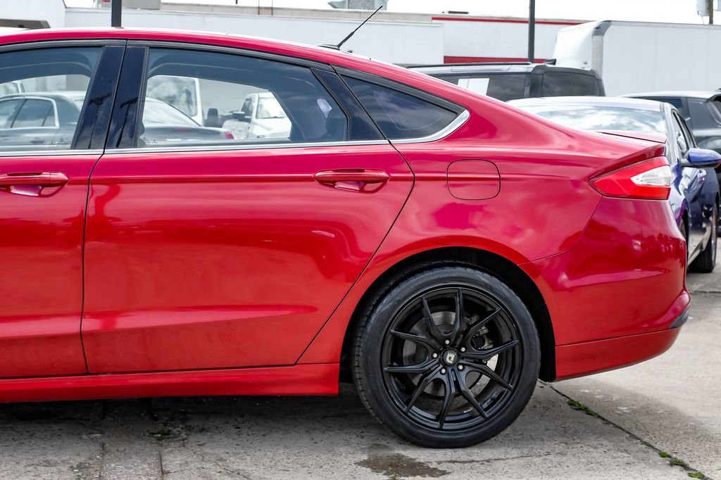 Used 2016 Ford Fusion SE FWD image 17